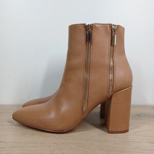 Fergie Boots Women 10 Tan Leather Block Heel Ankle Zip Detail Minimal Modern